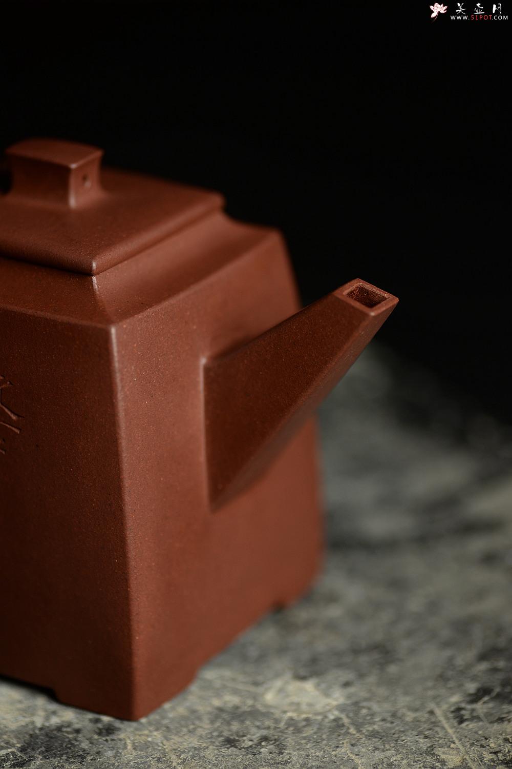 紫砂壶图片：挺拔刚正 稳重大方 文气装饰 空刻逸云 全手志在四方 - 美壶网