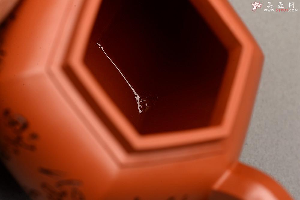 紫砂壶图片：优质朱泥 刻绘老味 全手镶片 六方宫灯 挺拔俊秀  - 美壶网