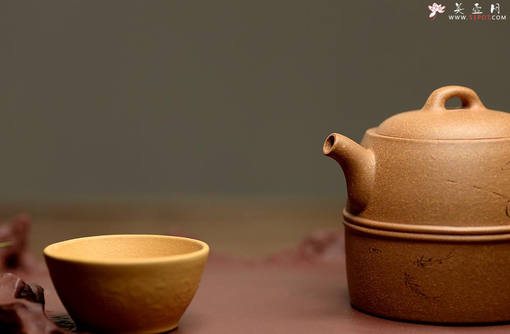 紫砂壶图片：国助工唐文新作 至雍壶 由游心堂主人装饰 - 美壶网