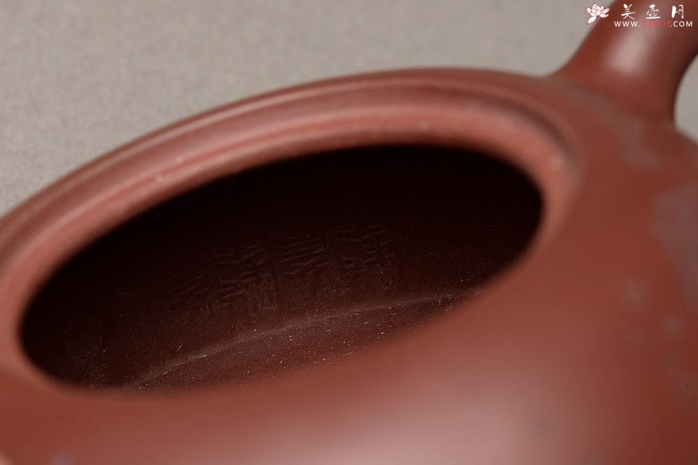 紫砂壶图片： 优质底料 李彦雄通景山水 全手小半月 古体山水 - 美壶网