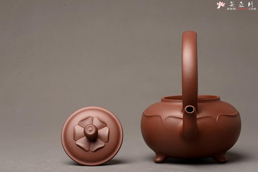 紫砂壶图片：储俊伟乙未精工佳作 油润底槽青 全手三足宝莲提梁 霸气十足 做工精致  - 美壶网