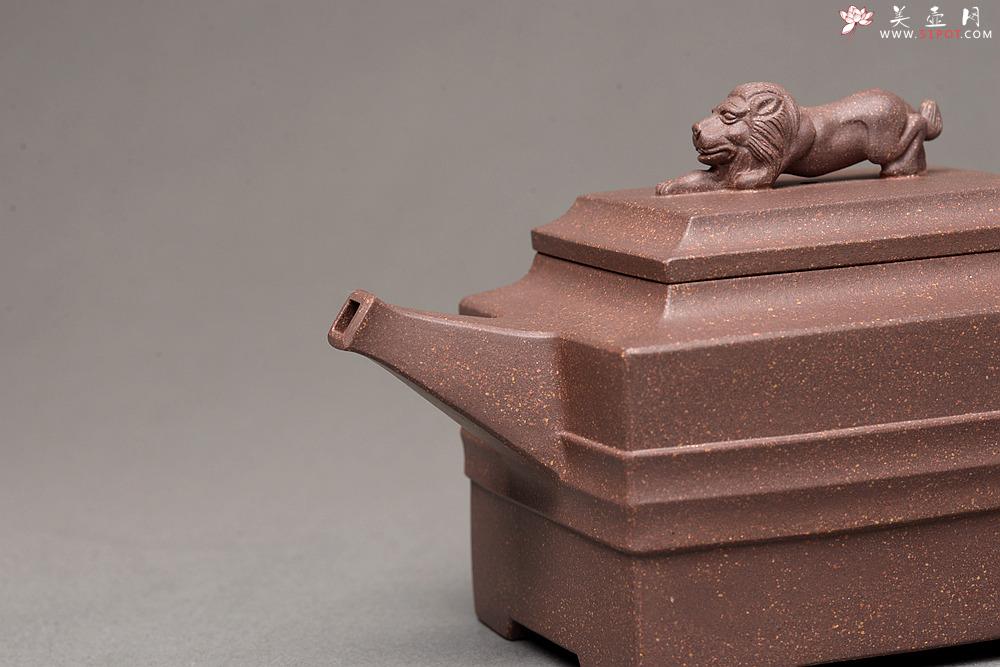 紫砂壶图片：何卫枫全手力作 规整厚重 全手青狮 - 美壶网