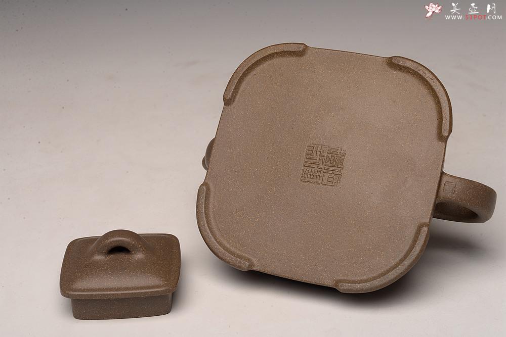 紫砂壶图片：陶刻实力派赵辉装饰  稳重大气 全手墩方 何卫枫经典代表作 做工精致 - 美壶网