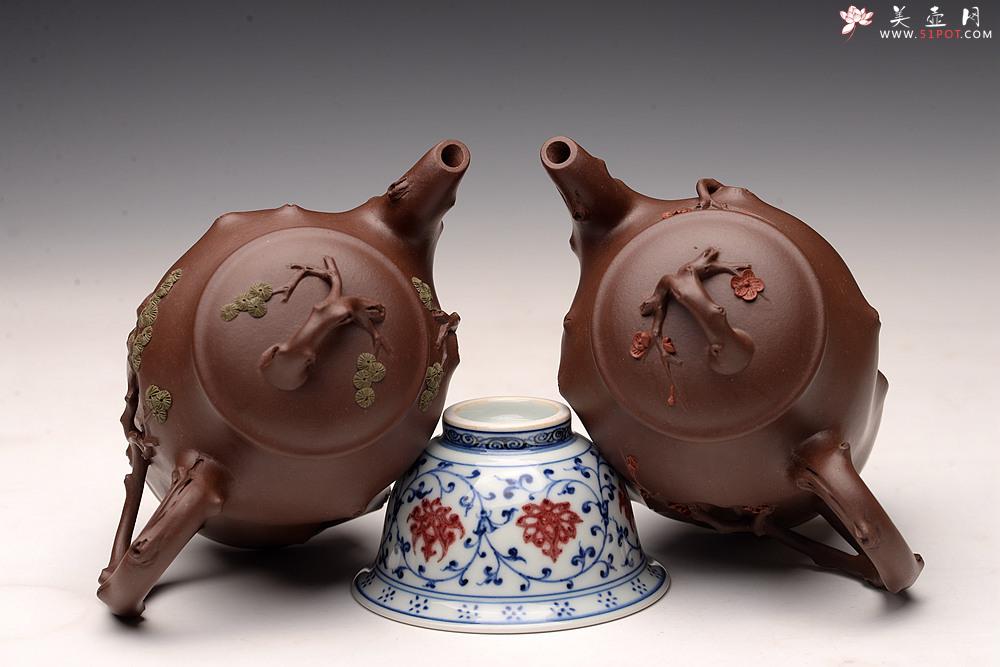 紫砂壶图片： 苍劲之意 古拙之风 单志萍松梅对桩 经典花货题材 - 美壶网