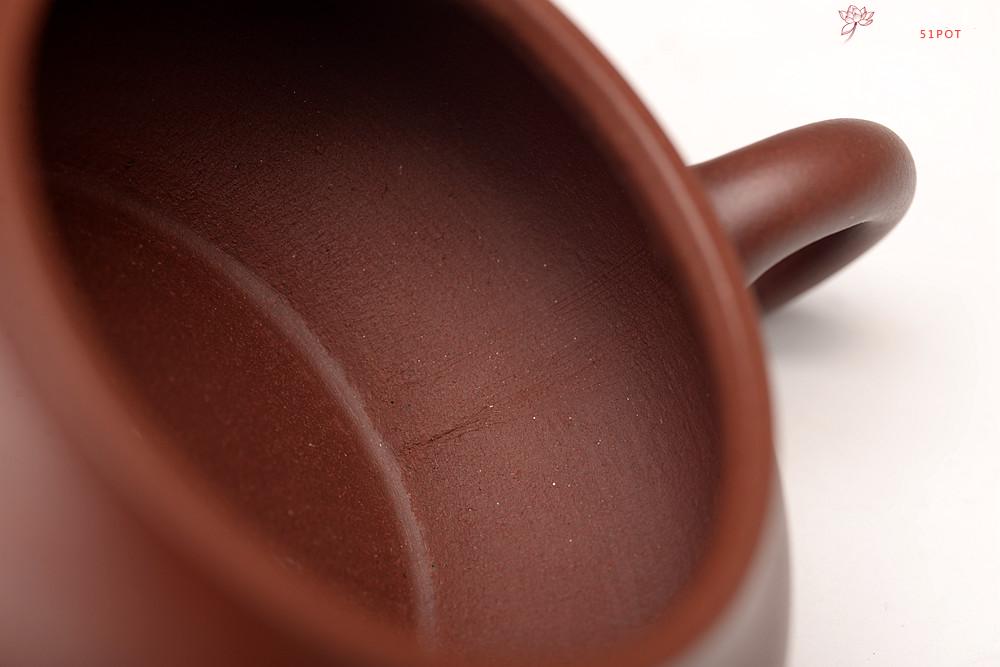 紫砂壶图片：邵春良近作  光素经典 传统全手技法 上下均刹凹 扁灯 优质老清水 - 美壶网