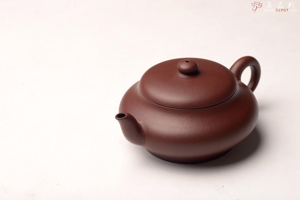 紫砂壶图片：邵春良近作  光素经典 传统全手技法 上下均刹凹 扁灯 优质老清水 - 美壶网