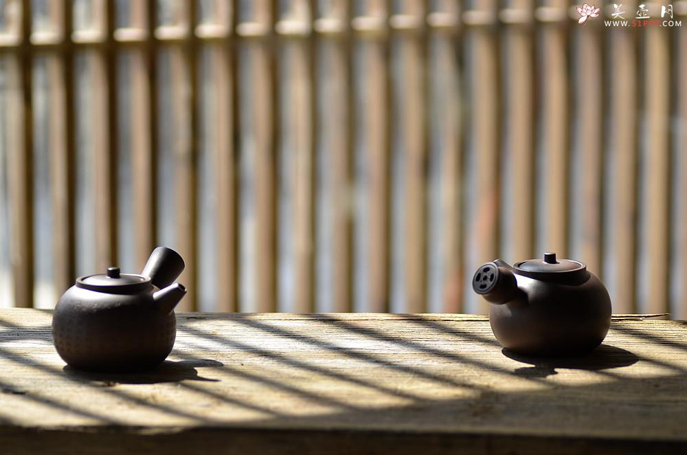 紫砂壶图片：泓渝山房 煮茶品茗 玩味侧把巨轮 茶人风情~ 电陶炉烧水 - 美壶网
