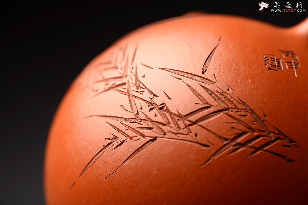 紫砂壶图片：传统经典 娇艳小巧 徐亚春全手西施  陆轶舟老师装饰 梅竹双清 - 美壶网