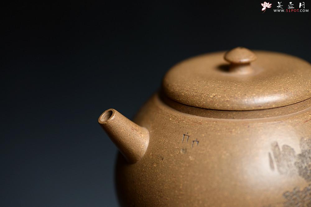 紫砂壶图片：摹古明式 优质老段泥 文气十足 细刻通景山水之全手圆韵 - 美壶网