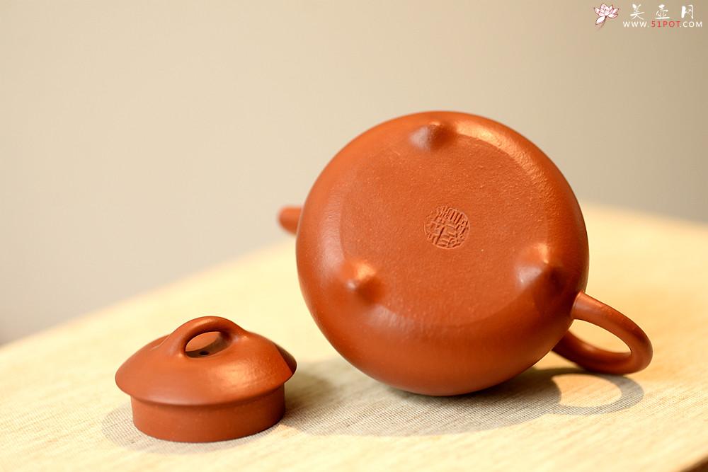 紫砂壶图片：徐亚春丙申夏全手新作 出水暴爽 颇具玩味~ 玉成窑风格小瓢  陆逸舟双刀装饰 - 美壶网