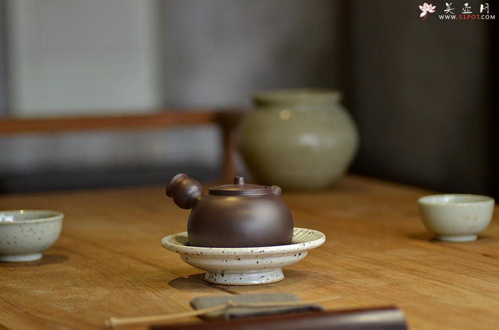 紫砂壶图片：泓渝山房 煮茶品茗 玩味侧把巨轮 茶人风情~ 电陶炉烧水 - 美壶网