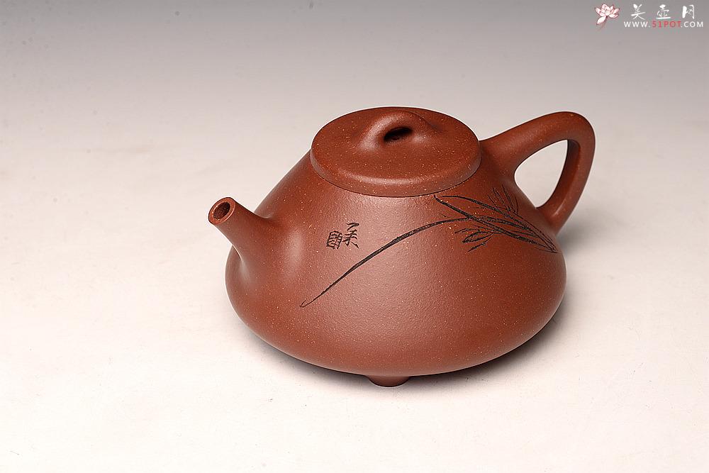 紫砂壶图片：优质降坡泥 周路健全手近作  陆轶舟刻绘 耐品实用子冶石瓢  挺拔 - 美壶网