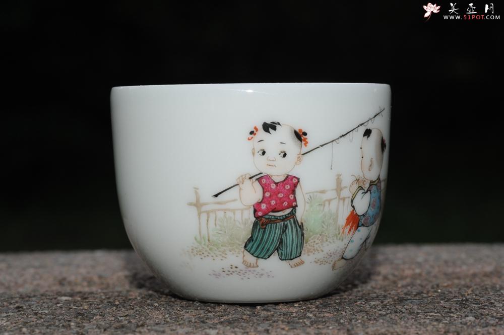 紫砂壶图片：双童子准备去钓鱼 景德镇主人杯 - 美壶网