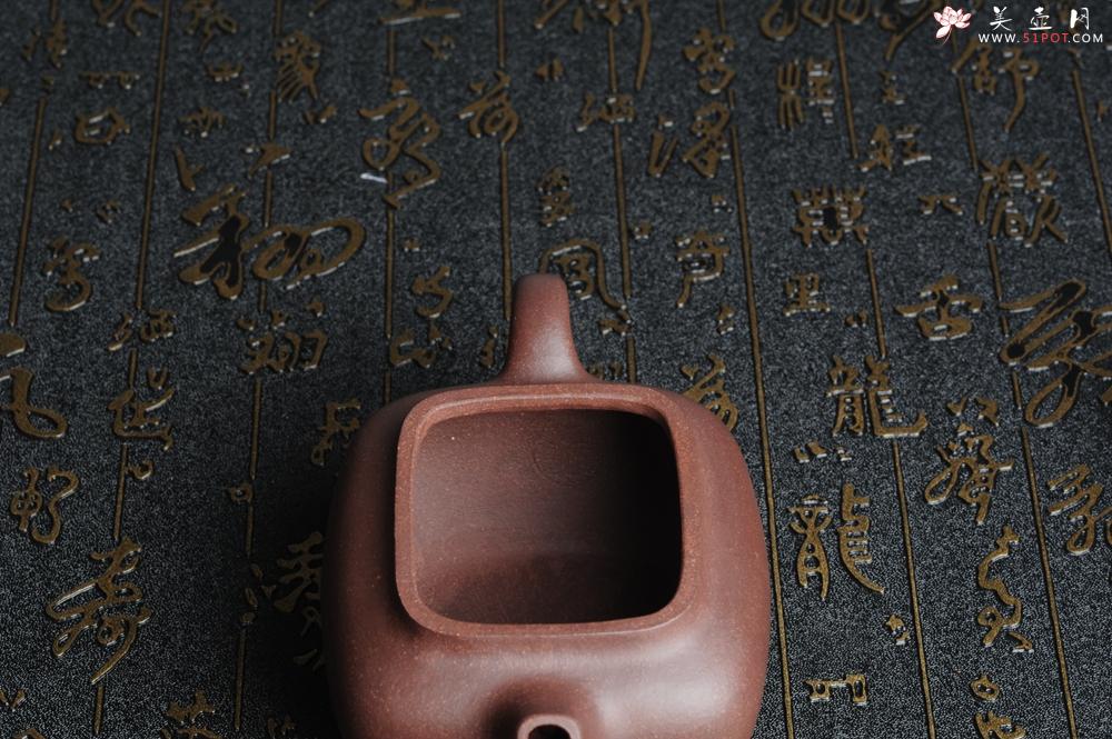 紫砂壶图片：优质紫泥 美壶特惠小四方 泥料油润 一捺底 - 美壶网