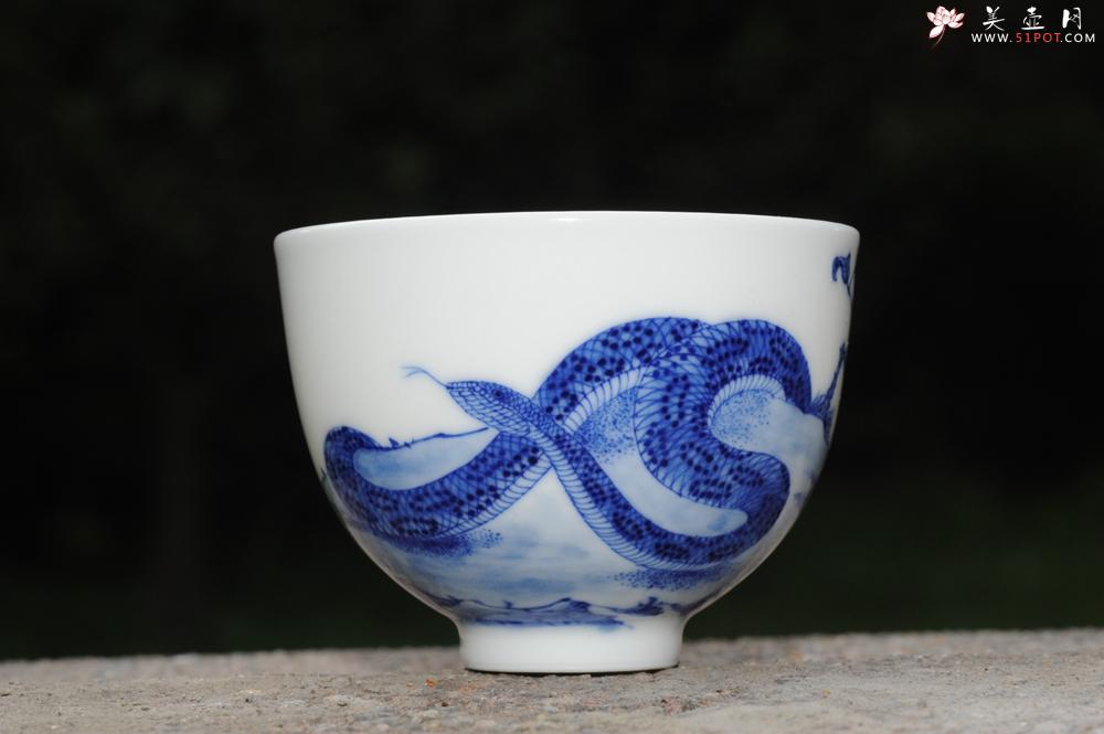 紫砂壶图片：生肖蛇 景德镇全手工手绘青花主人杯  - 美壶网