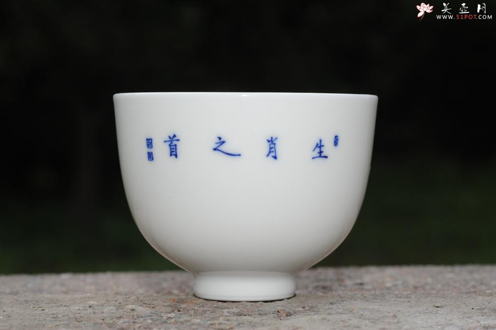 紫砂壶图片：生肖鼠 景德镇全手工手绘青花主人杯 - 美壶网