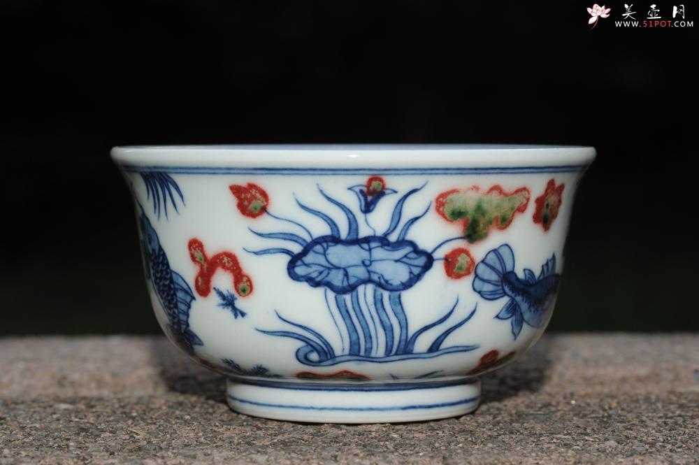 紫砂壶图片：青花釉里红鱼藻纹压手杯 景德镇主人杯  - 美壶网