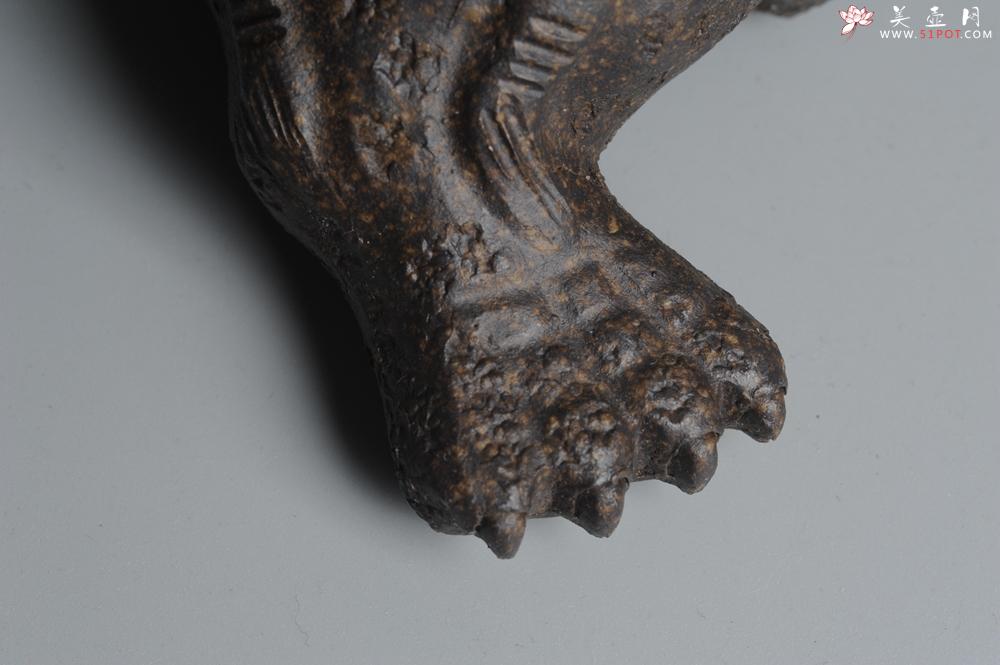 紫砂壶图片：美宠双节特惠 肌理丰富 古铜泥小金蟾茶宠 口吐金钱 招财宝 - 美壶网