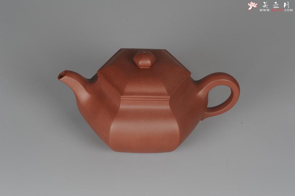 紫砂壶图片：气势磅礴 线面挺括平正 全手工六方仿古壶 - 美壶网