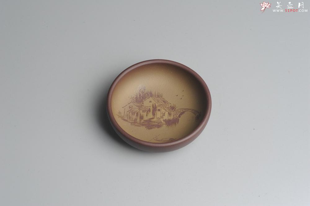 紫砂壶图片:美杯特惠 精品山水杯款式三 紫泥粉段泥 各不同^_^好玩 直径8.7cm - 美壶网