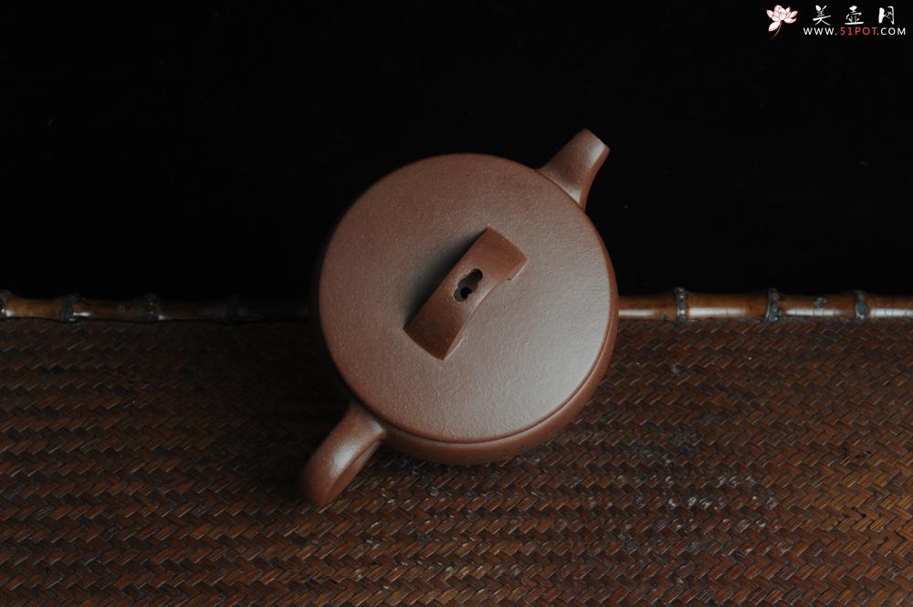 紫砂壶图片：美壶特惠 优质紫泥心经汉瓦 陈俊儒精心装饰 文气十足 - 美壶网