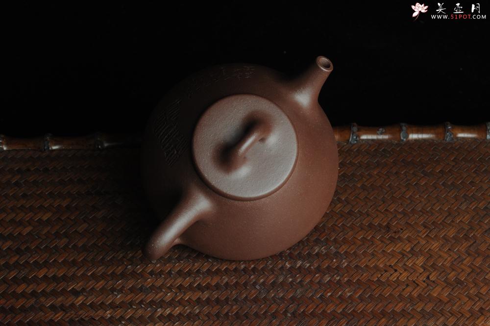 紫砂壶图片：优质紫泥 全手工摹古子冶石瓢 骨肉匀挺 桑宝安高徒孙嘉宜文气装饰 行之以躬 不言而信 - 美壶网