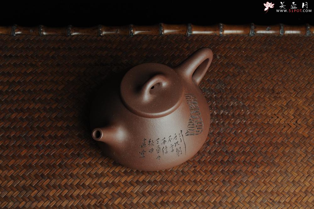紫砂壶图片：优质紫泥 全手工摹古子冶石瓢 骨肉匀挺 桑宝安高徒孙嘉宜文气装饰 行之以躬 不言而信 - 美壶网