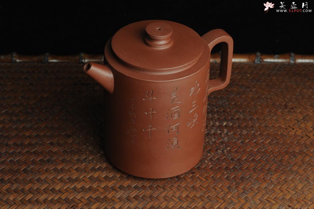 紫砂壶图片：美壶特惠 精品圆础 助工俞霞即兴装饰 品茶但得水山峡 美酒何须斗十千 - 美壶网