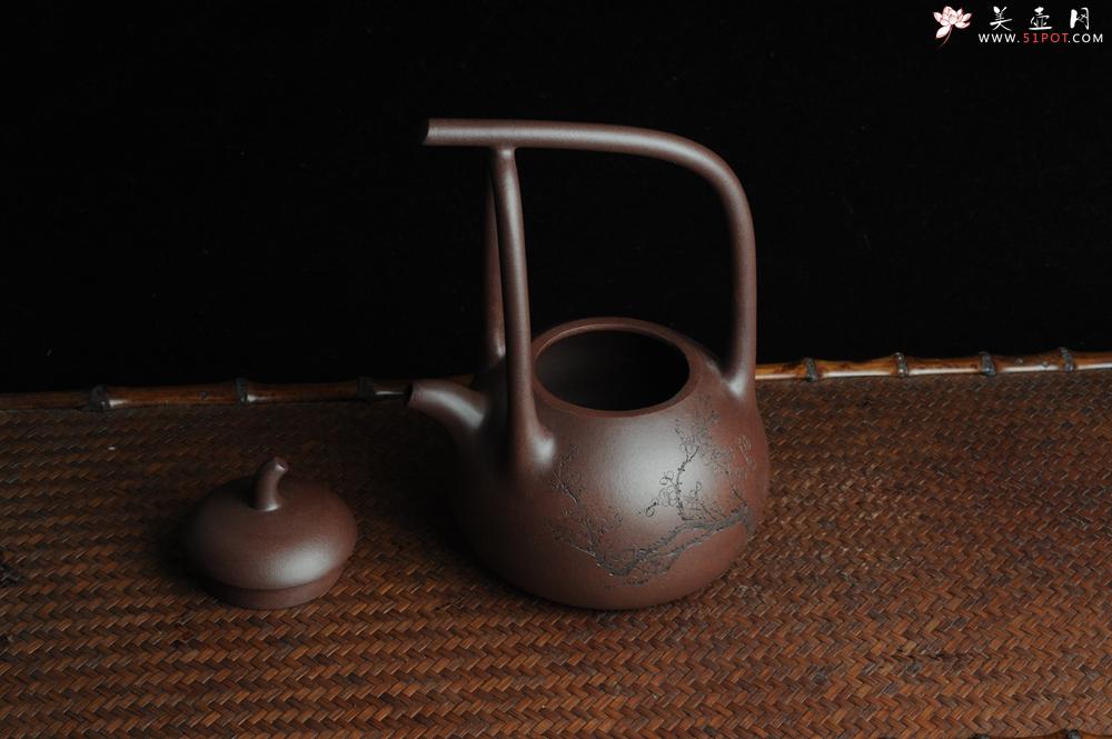 紫砂壶图片：全手工精品东坡提梁壶 难度大 精心装饰梅花 暗香袭来 - 美壶网