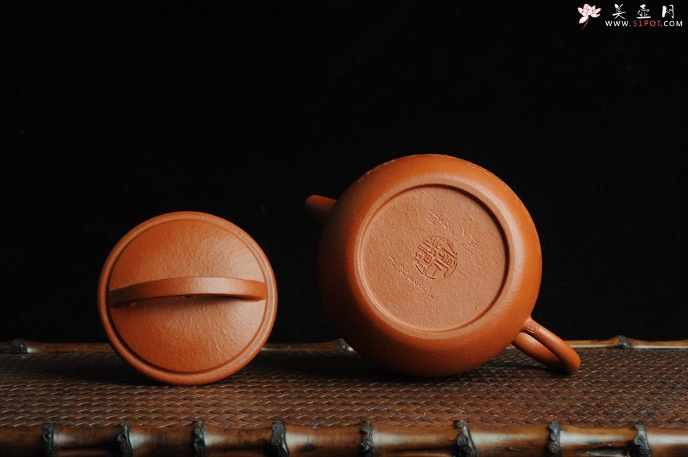 紫砂壶图片：优质赵庄朱泥全手工汉瓦 方健双刀文气装饰静心罗汉图 - 美壶网