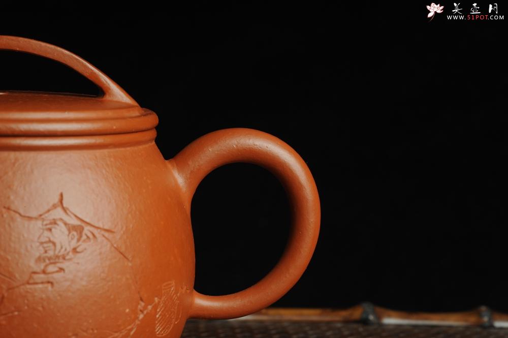 紫砂壶图片：优质赵庄朱泥全手工汉瓦 方健双刀文气装饰独钓寒江图 - 美壶网