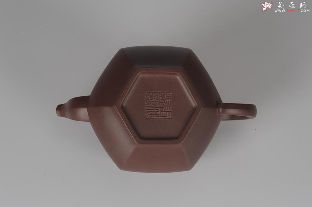 紫砂壶图片:气势磅礴 线面挺括 全手工精工老紫泥六方笑樱壶 - 美壶网