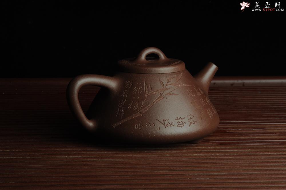 紫砂壶图片：优质紫泥 全手工精品摹古老子冶石瓢 骨肉匀挺 清茗堂助工文气装饰板桥竹 文人风骨尽显 - 美壶网