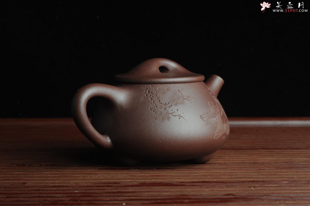 紫砂壶图片：美壶特惠 经典平盖小石瓢 满瓢（景舟石瓢）方健双刀即兴装饰松下高士煮茶图 泥料超好 做工灰常精致 - 美壶网