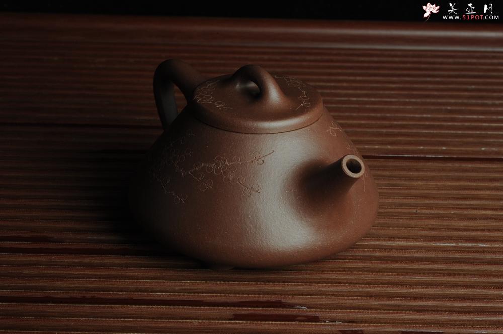 紫砂壶图片：优质紫泥 全手工摹古子冶石瓢 骨肉匀挺 清茗堂助工文气装饰通转梅花 暗香袭来 - 美壶网
