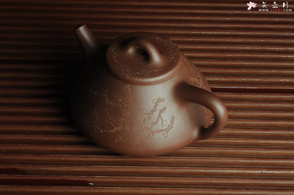紫砂壶图片：优质紫泥 全手工摹古子冶石瓢 骨肉匀挺 清茗堂助工文气装饰通转梅花 暗香袭来 - 美壶网