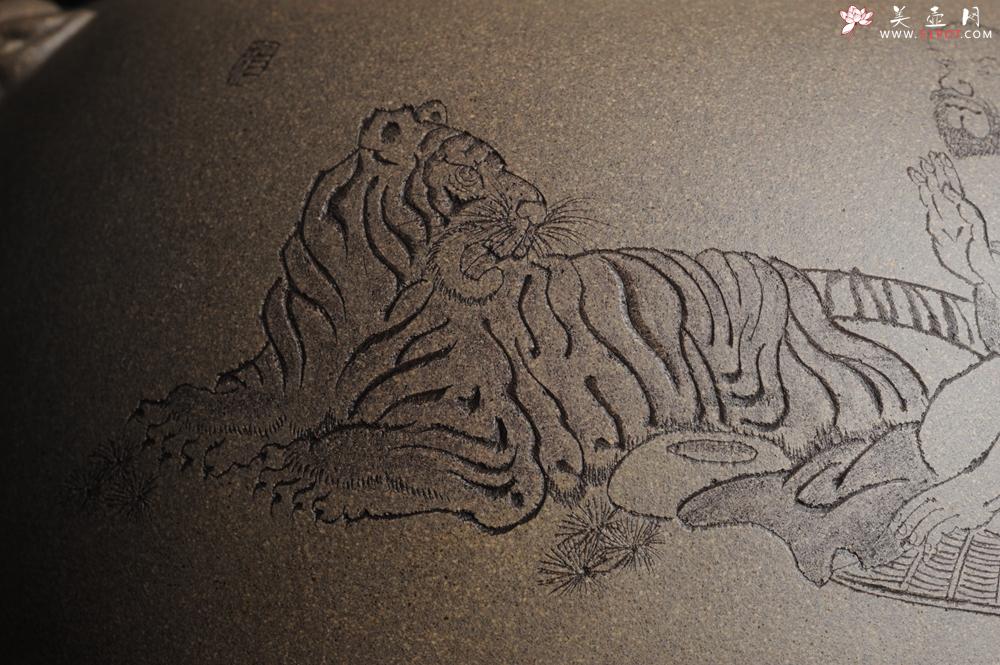 紫砂壶图片：老青段精品瑞兽双耳罐 茶仓 水洗 烟灰缸 多用 子陶刻达摩伏虎图 不输名、家 - 美壶网