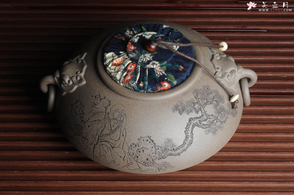 紫砂壶图片：精品特惠 老青段精品瑞兽双耳罐 茶仓 茶叶罐 水洗 烟灰缸 多用 子陶刻老人松 不输名、家 - 美壶网