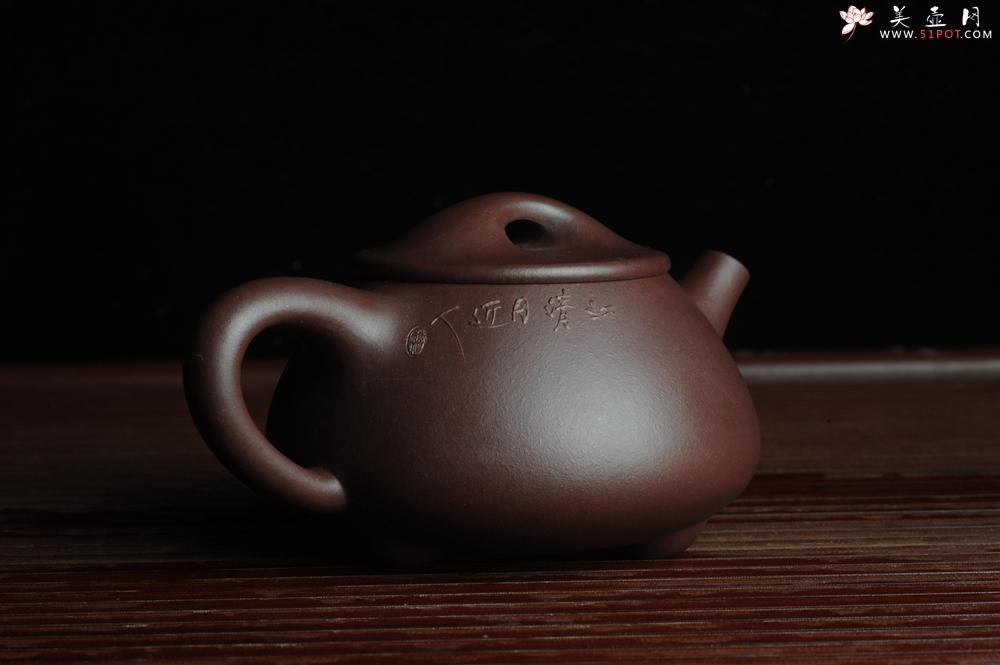 紫砂壶图片：美壶特惠 经典平盖小石瓢 满瓢（景舟石瓢）泥绘山水 江清月近人 单色泥绘更显功力 - 美壶网