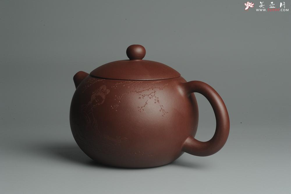 紫砂壶图片：美壶福利特惠 精工西施 饱满圆润 子木装饰抚琴图 - 美壶网