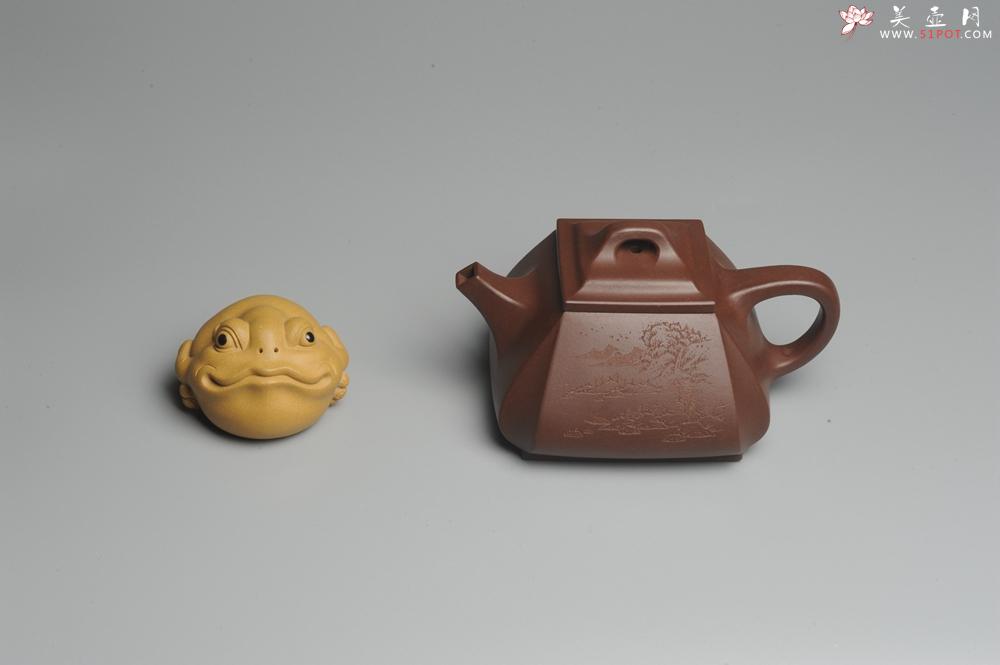 紫砂壶图片：美壶特惠 用心之作 进步之作 细节到位 做工精良 方健老师精心装饰山水抽角石瓢 只为看得见的朋友精工 - 美壶网