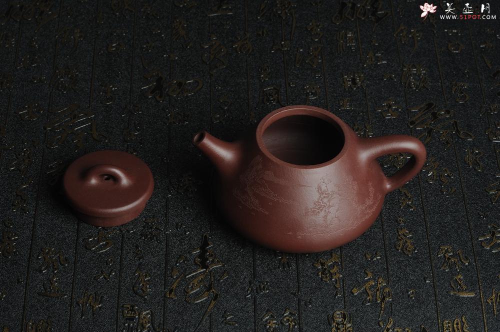 紫砂壶图片：油润底曹青 全手工精品老子冶石瓢 骨肉匀挺 清茗堂助工文气装饰山水 - 美壶网