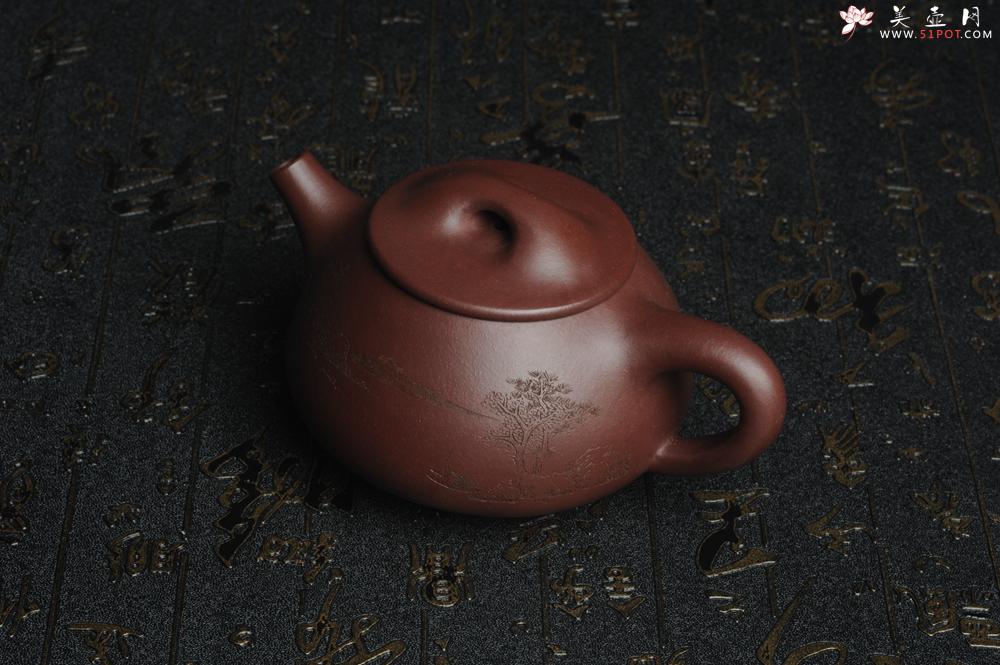 紫砂壶图片：美壶特惠 经典平盖小石瓢 满瓢（景舟石瓢）子木刻绘山水 - 美壶网