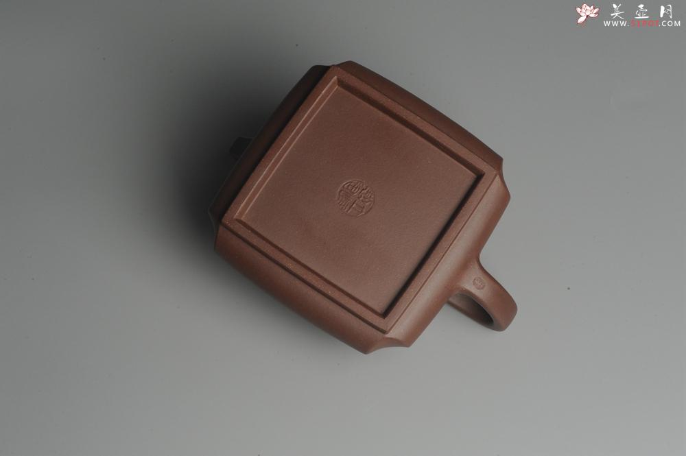 紫砂壶图片：美壶特惠 用心之作 进步之作 细节到位 做工精良 方健老师精心装饰对弈图抽角石瓢 只为看得见的朋友 - 美壶网