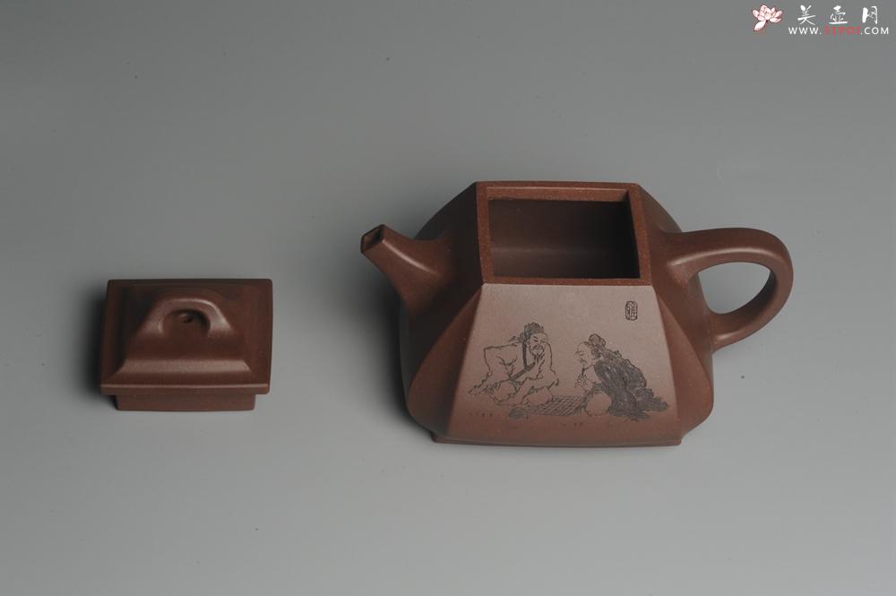 紫砂壶图片：美壶特惠 用心之作 进步之作 细节到位 做工精良 方健老师精心装饰对弈图抽角石瓢 只为看得见的朋友 - 美壶网