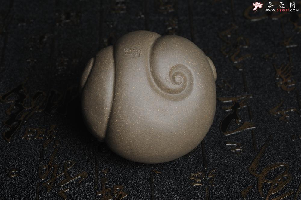 紫砂壶图片：美宠特惠 回馈壶友 精致聚财金蟾二式茶宠 茶盘尤物 长7.5cm高5.5cm左右 - 美壶网