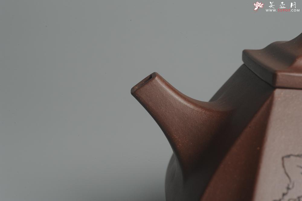 紫砂壶图片：美壶特惠 用心之作 进步之作 细节到位 做工精良 方健老师精心装饰对弈图抽角石瓢 只为看得见的朋友 - 美壶网