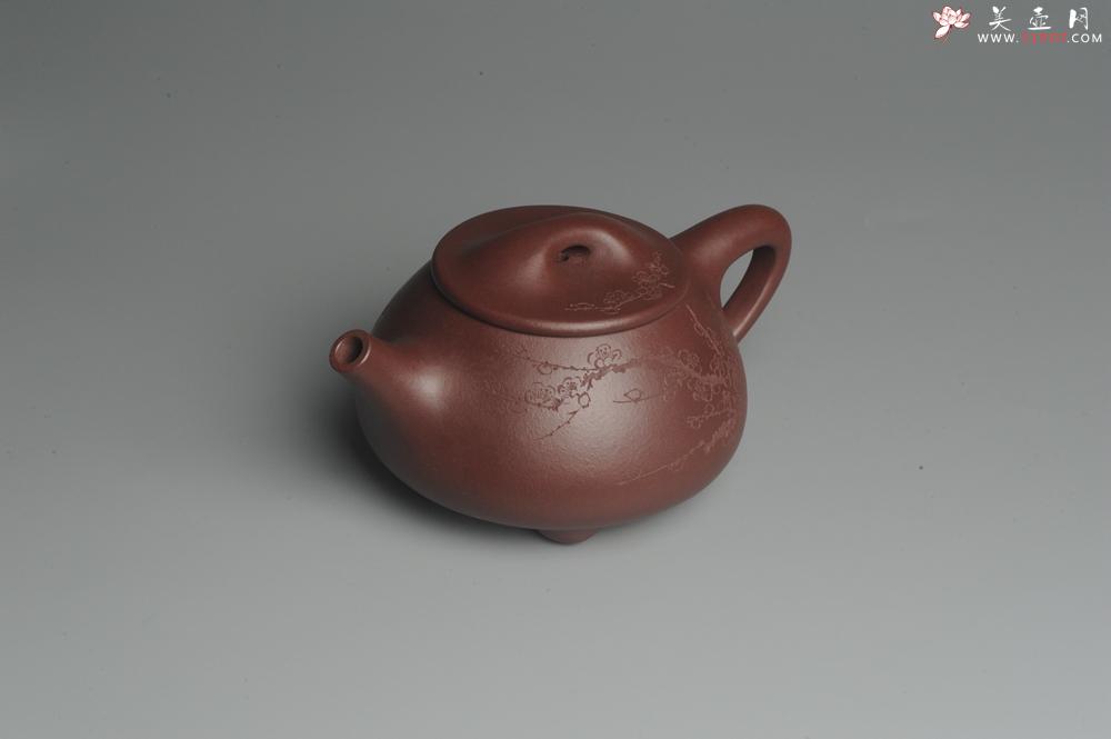 紫砂壶图片：美壶特惠 精致做工经典平盖小石瓢 精刻梅花 暗香浮动 灰常雅致 - 美壶网