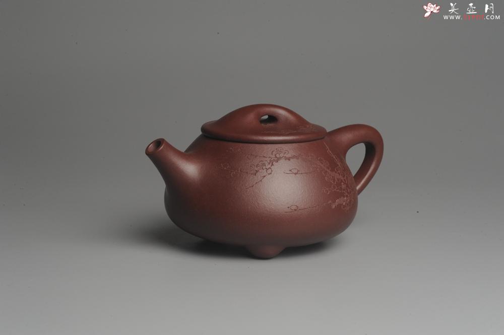 紫砂壶图片：美壶特惠 精致做工经典平盖小石瓢 精刻梅花 暗香浮动 灰常雅致 - 美壶网
