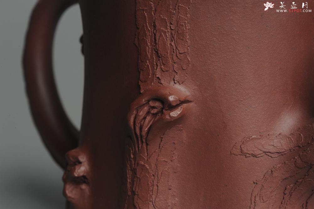 紫砂壶图片:实力派全手工木棉松桩 气质非凡 肌理自然生动 难度大 - 美壶网